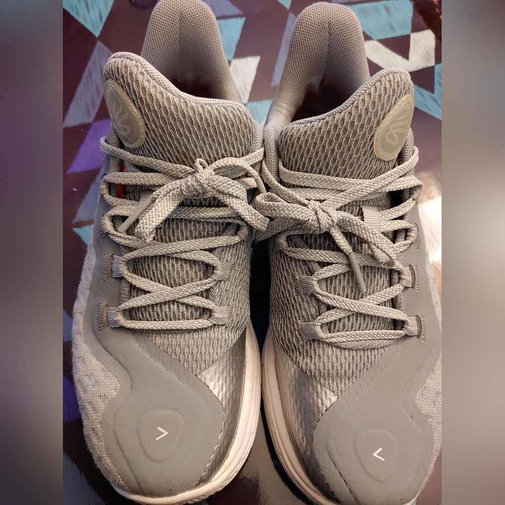 Under Armour Curry 11 . Gray Athletic Sneakers size 6